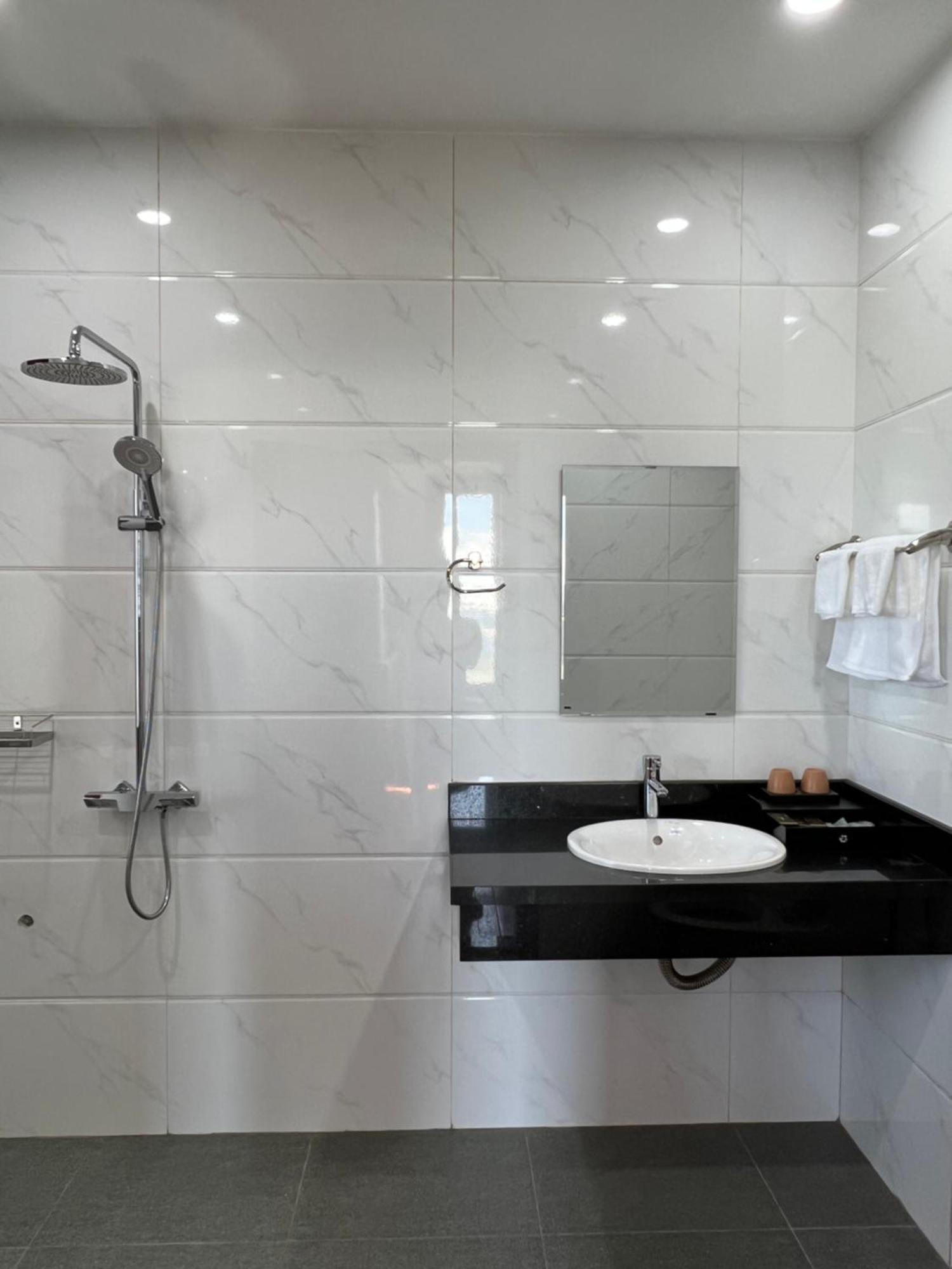 Aparthotel Doan Gia Luxury House à Pleiku Extérieur photo